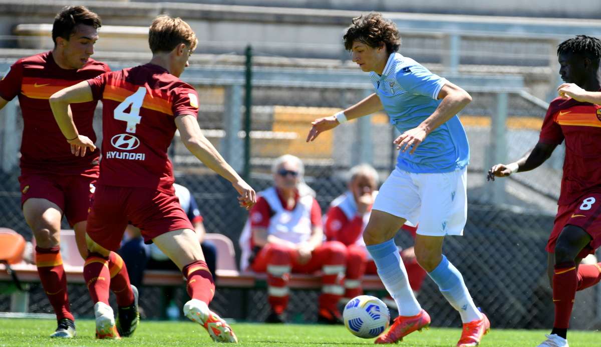 Romano Floriani Mussolini (M.) steht vor seinem Debüt für Lazio in der Serie A