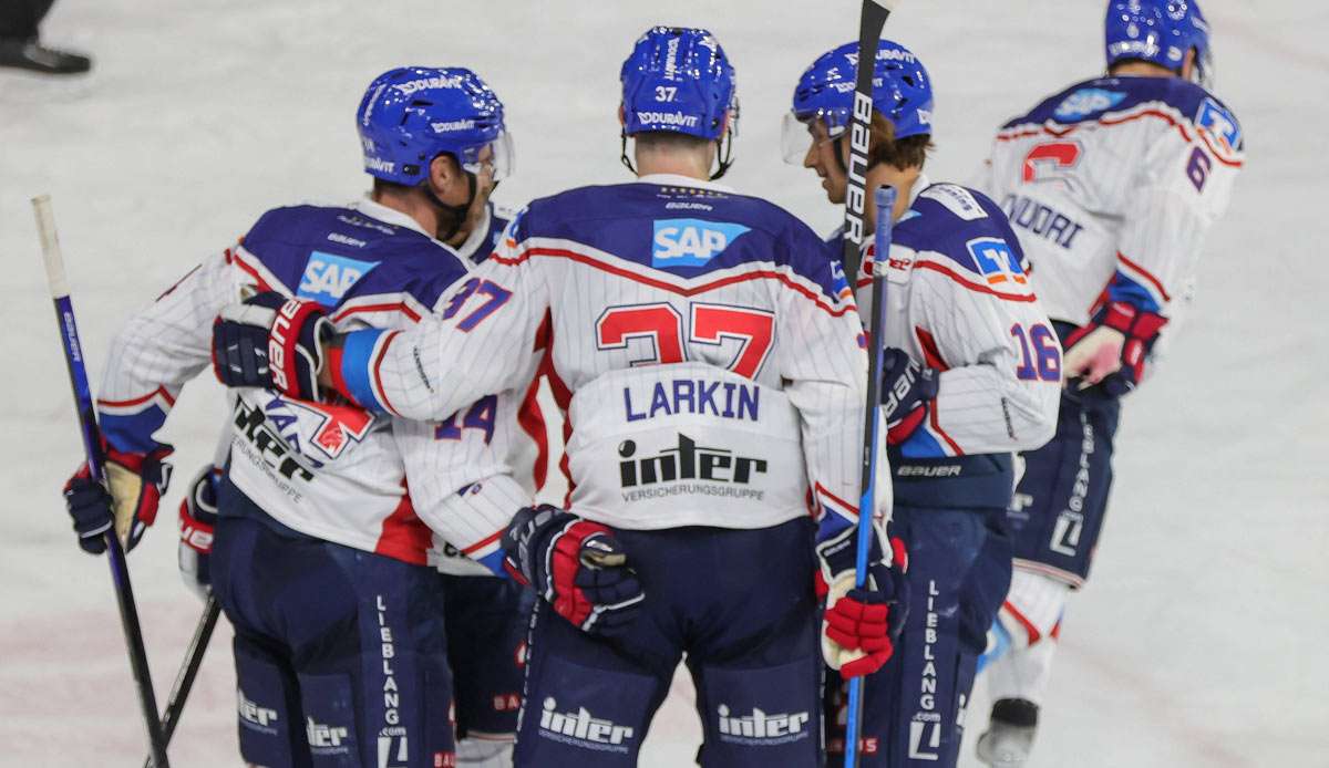 Die Adler Mannheim haben mit ihrem sechsten Ligasieg in Folge die Tabellenführung in der DEL weiter ausgebaut.