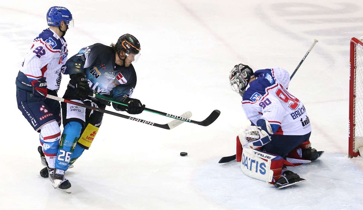 Die Adler Mannheim haben ihre Tabellenführung in der DEL gefestigt. Der Ex-Meister setzte sich bei Aufsteiger Bietigheim Steelers durch.