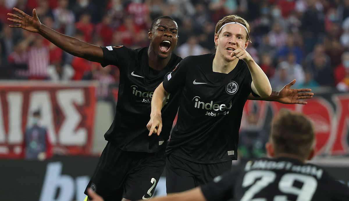 Jens Petter Hauge (r.) erzielte in der Nachspielzeit den Siegtreffer für Frankfurt.