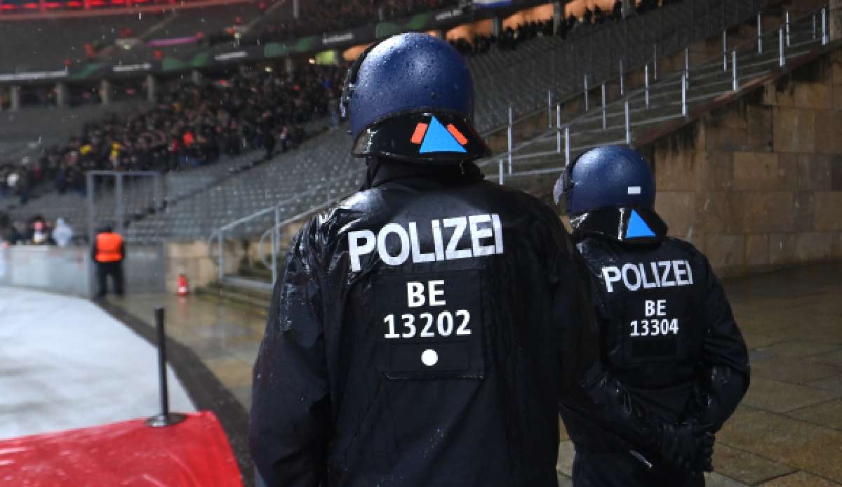 Nach Ausschreitungen in Rotterdam kam es auch beim Rückspiel in Berlin zu Festnahmen.