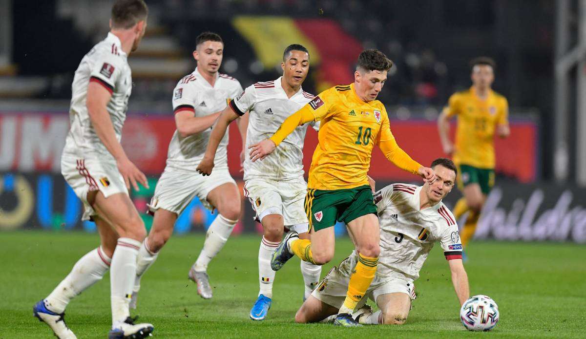 Wales (gelb) kann mit einem Punktgewinn gegen Belgien die Playoffs zur WM 2022 erreichen.