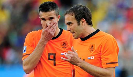 Robin van Persie (l.) und Joris Mathijsen stehen für das Halbfinale zur Verfügung