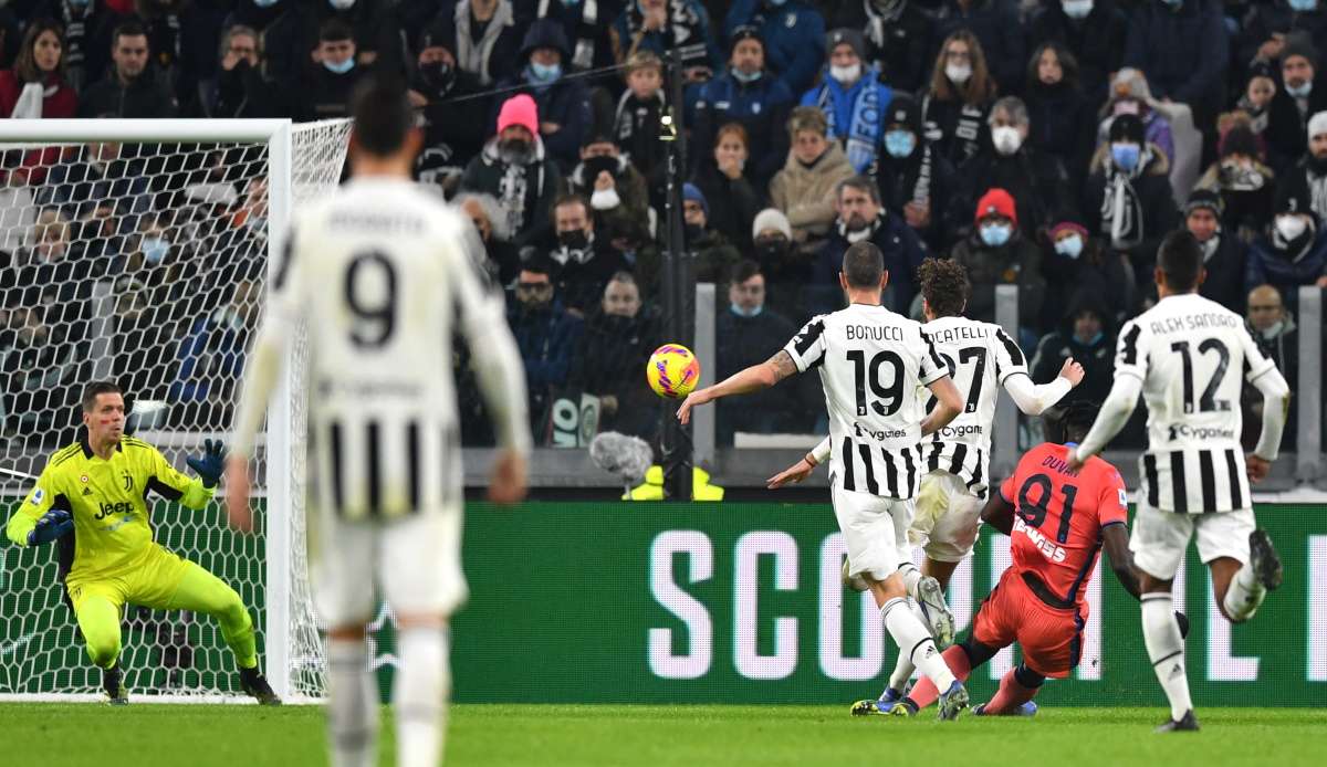 Das Tor des Tages: Zapata (rotes Trikot) trifft Juventus mitten ins Herz