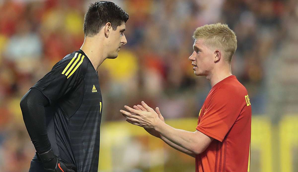 Kevin De Bruyne und Thibaut Courtois sind Kollegen in Belgiens Nationalteam und verstehen sich. Doch das war nicht immer so - und lag an einer Frau.