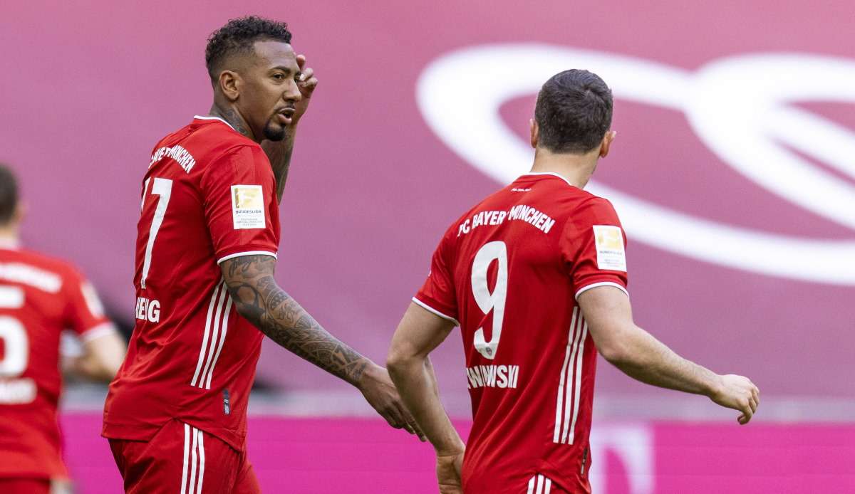 Jerome Boateng (l.) hätte seinem Ex-Bayern-Mitspieler Robert Lewandowski den Ballon d'Or verliehen.