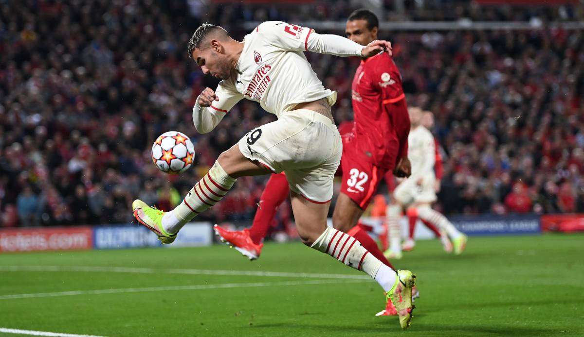 Der AC Mailand (weiß) steht gegen den FC Liverpool in der Champions League heute unter Erfolgsdruck.