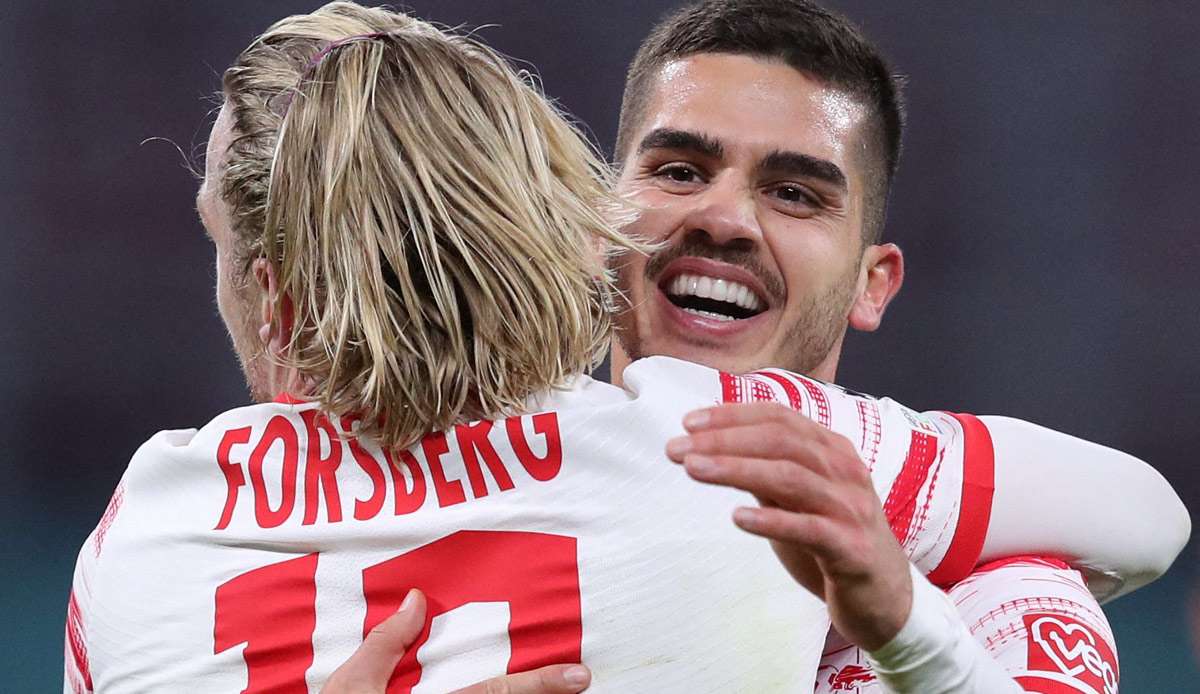 Emil Forsberg und Andre Silva jubeln gegen Manchester City.