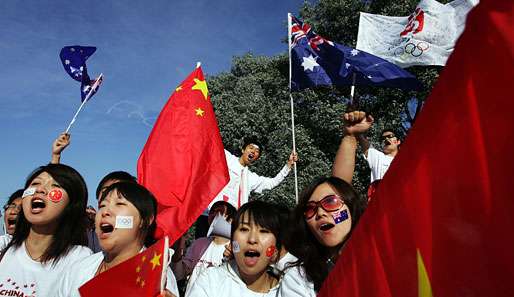 ...vor allem deshalb weil Peking tausende Studenten aktivierte, um die "Reise der Harmonie" zu beklatschen