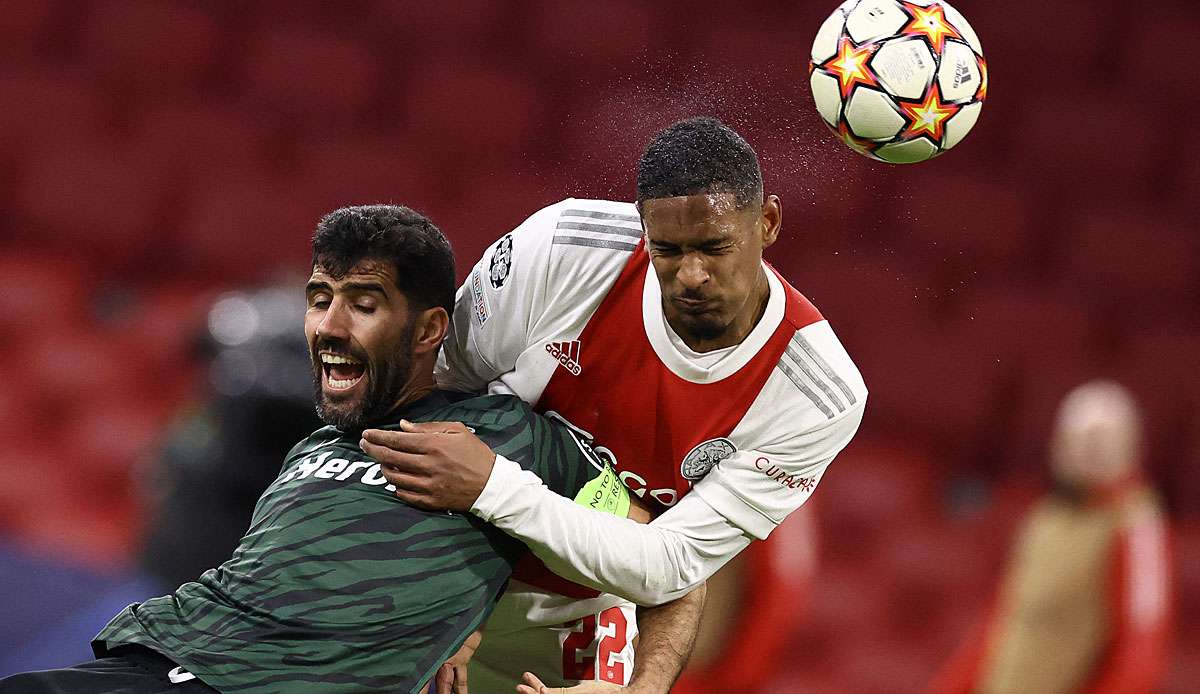 Stürmer Sebastien Haller von Ajax Amsterdam hat beim letzten Gruppenspiel in der Champions League gegen Sporting eine Bestmarke von Cristiano Ronaldo (36) eingestellt.