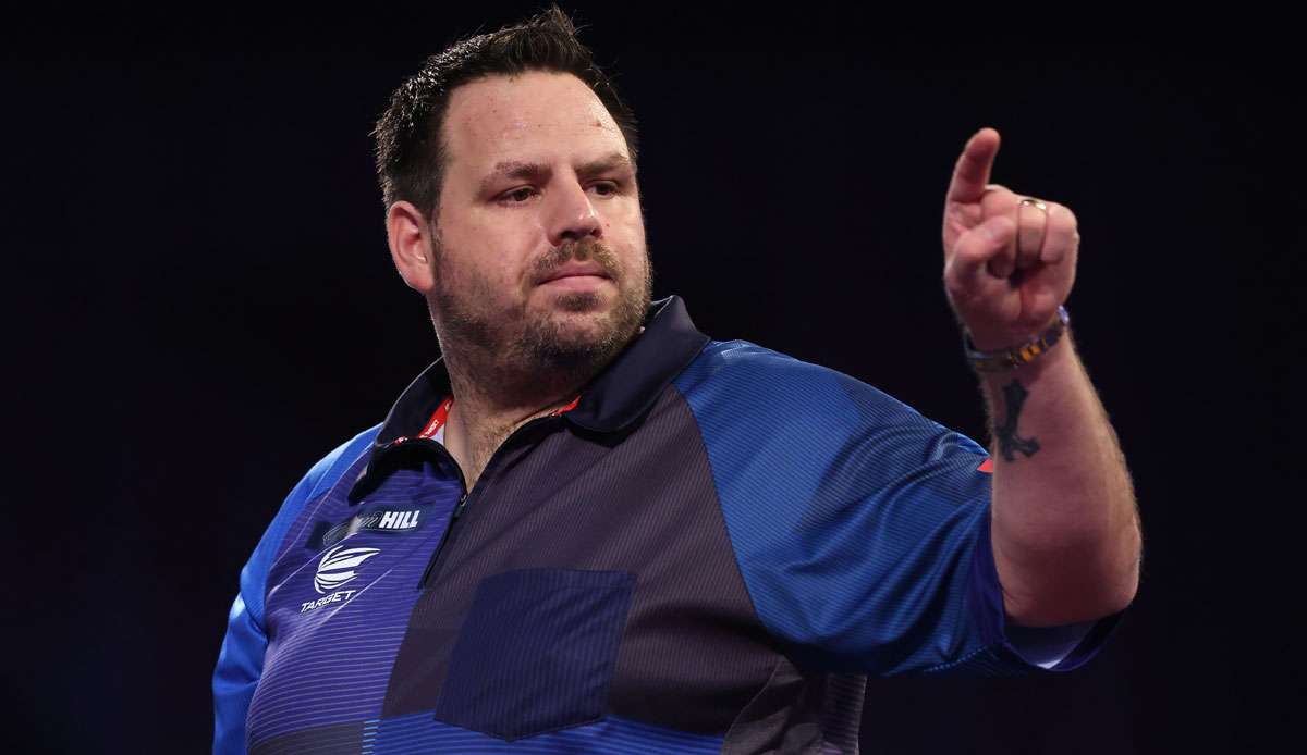 ADRIAN LEWIS: Schon mit 16 Jahren arbeitete der "Jackpot" auf dem Bau. Danach verfolgte er eine Karriere als Fahrlehrer, ehe er im Jahr 2004 mit dem professionellen Darts begann.