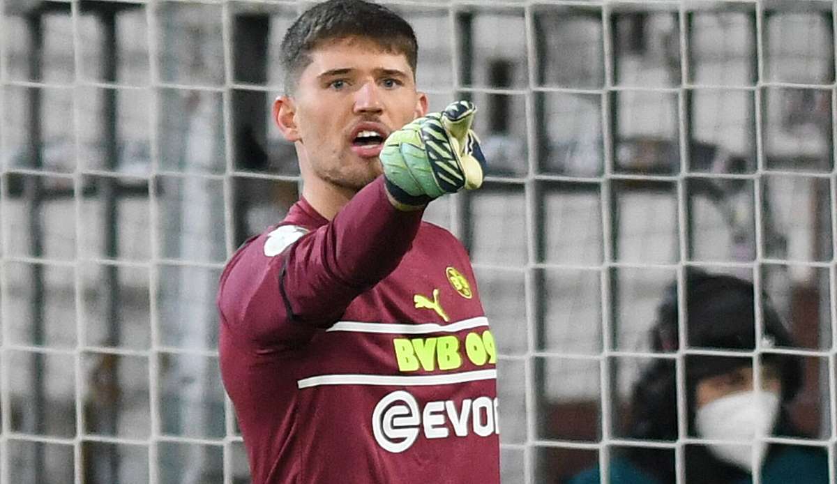 BVB-Torhüter Gregor Kobel hat den Platzverhältnissen, die am Dienstagabend am Millerntor herrschten, eine Teilschuld am Ausscheiden der Dortmunder beim Zweitliga-Tabellenführer FC St. Pauli gegeben