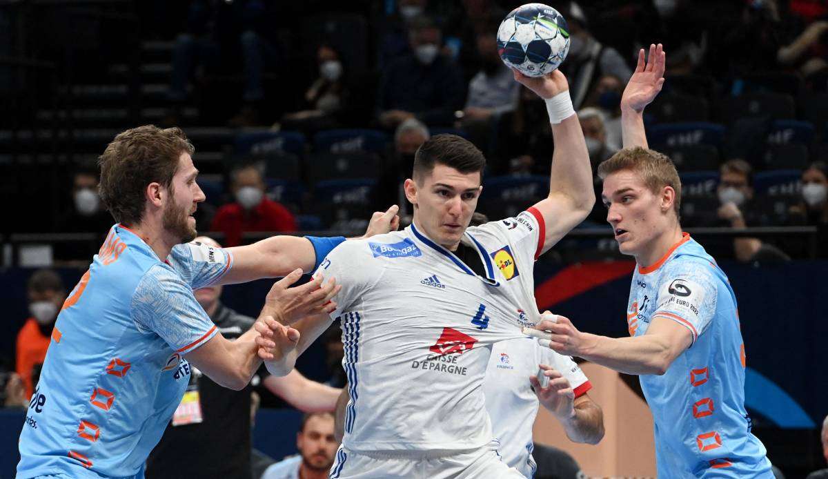 Der amtierende Olympiasieger Frankreich besiegte in seinem im ersten Spiel der Hauptrunde die Niederlande deutlich mit 34:24.