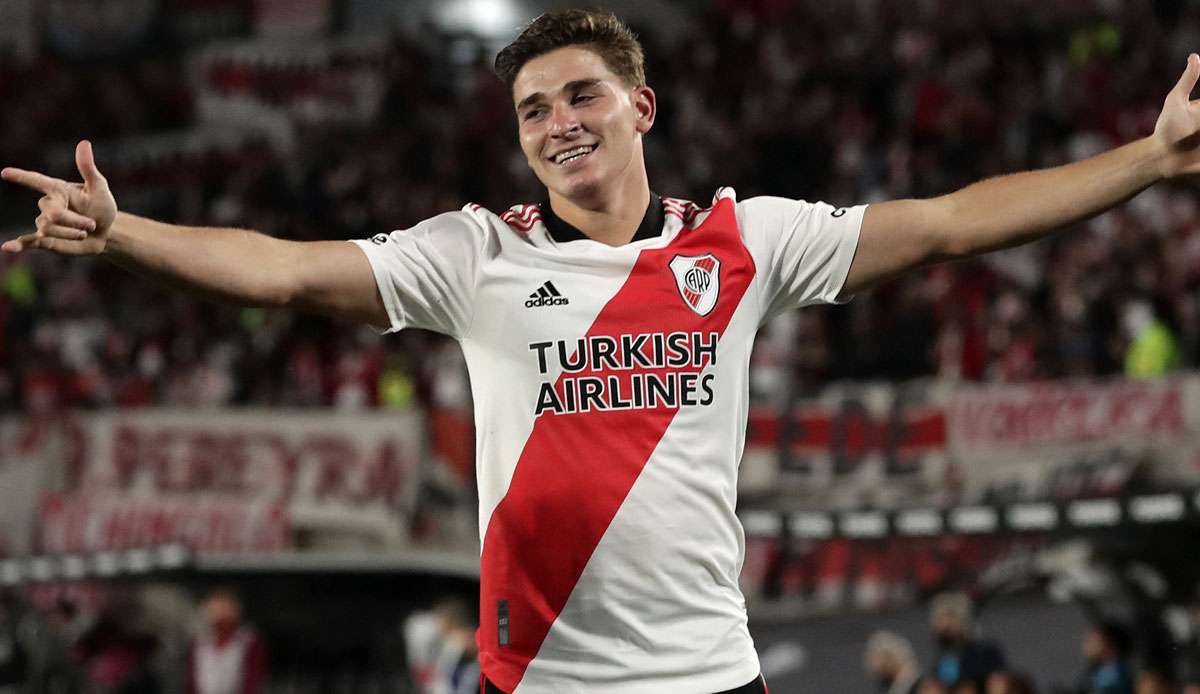 Manchester City verpflichtet den argentinischen Shootingstar Julian Alvarez. Jorge Brito, Präsident von Alvarez' aktuellem Klub River Plate, bestätigte einen Wechsel des Stürmers in die Eastlands.