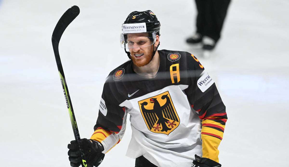 Korbinian Holzer trifft mit dem DEB-Team zum Olympia-Auftakt auf Kanada.