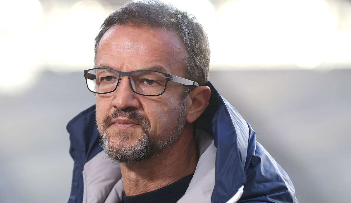 Fredi Bobic will an Tayfun Korkut als Trainer von Hertha BSC festhalten.
