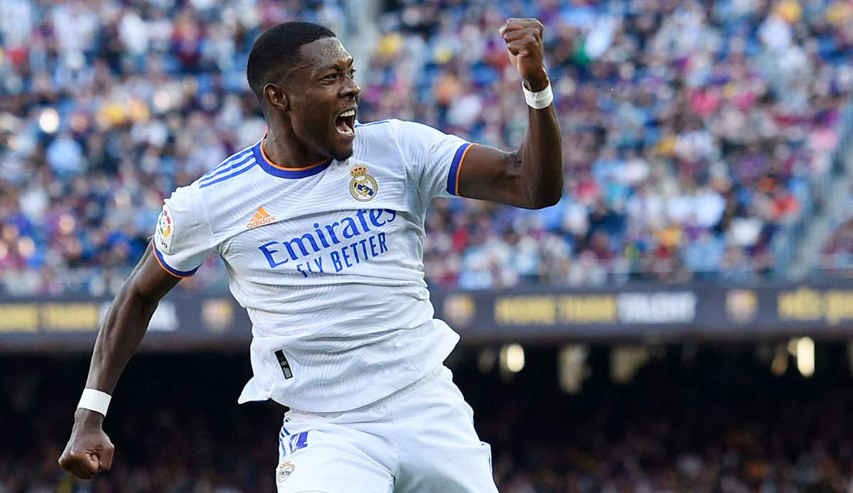 Seit dem Abgang von Sergio Ramos (PSG) im vergangenen Sommer ist eine Planstelle im Abwehrzentrum der Königlichen mehr oder minder offen. Zwar hat David Alaba den Platz de facto übernommen, doch daneben wäre Rüdiger eine gute Alternative zu Eder Militao.