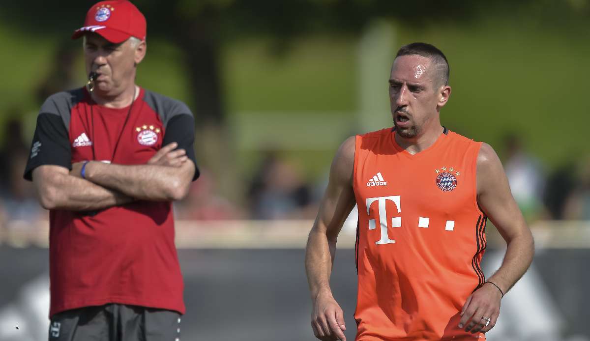 Franck Ribery (r.) hat betont, dass er die Arbeit von Carlo Ancelotti (l.) bewundert.