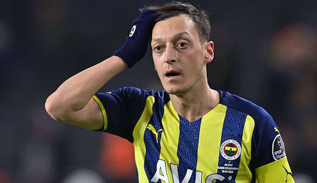 Bei Fenerbahce herrscht Aufregung um Mesut Özil.