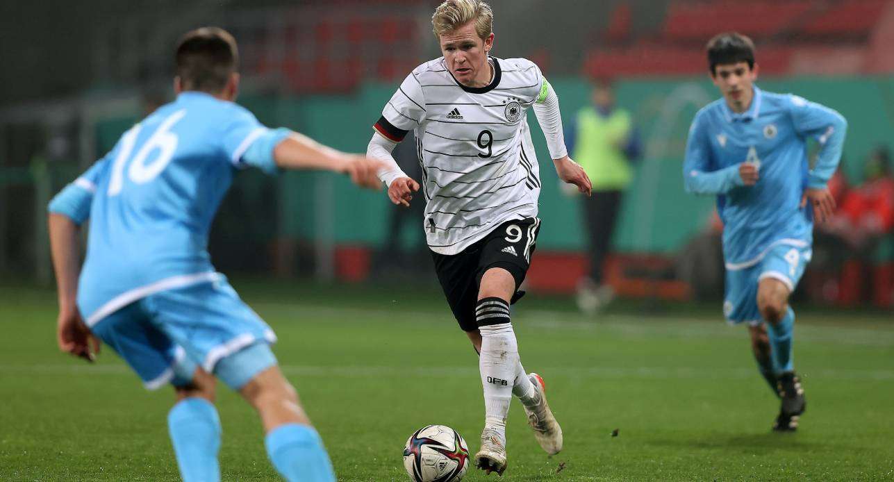 Jonathan Burkhardt von Mainz 05 ist eine feste Größe in der deutschen U21.