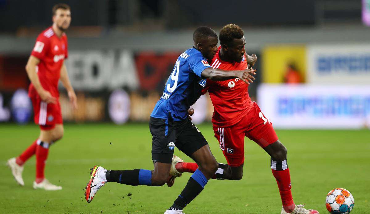 In der Hinrunde setzte sich der HSV (rot) in Paderborn mit 2:1 durch.