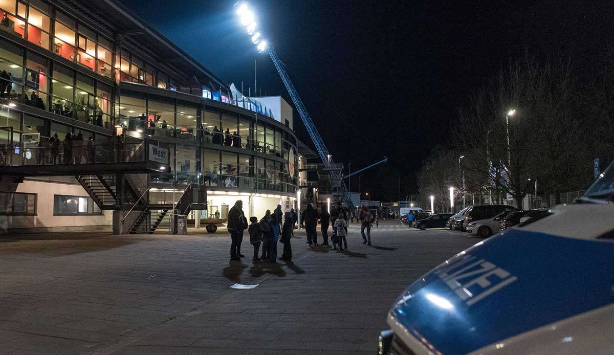 Das Spiel zwischen Hansa Rostock und dem FC St. Pauli hielt die Polizei in Atem.