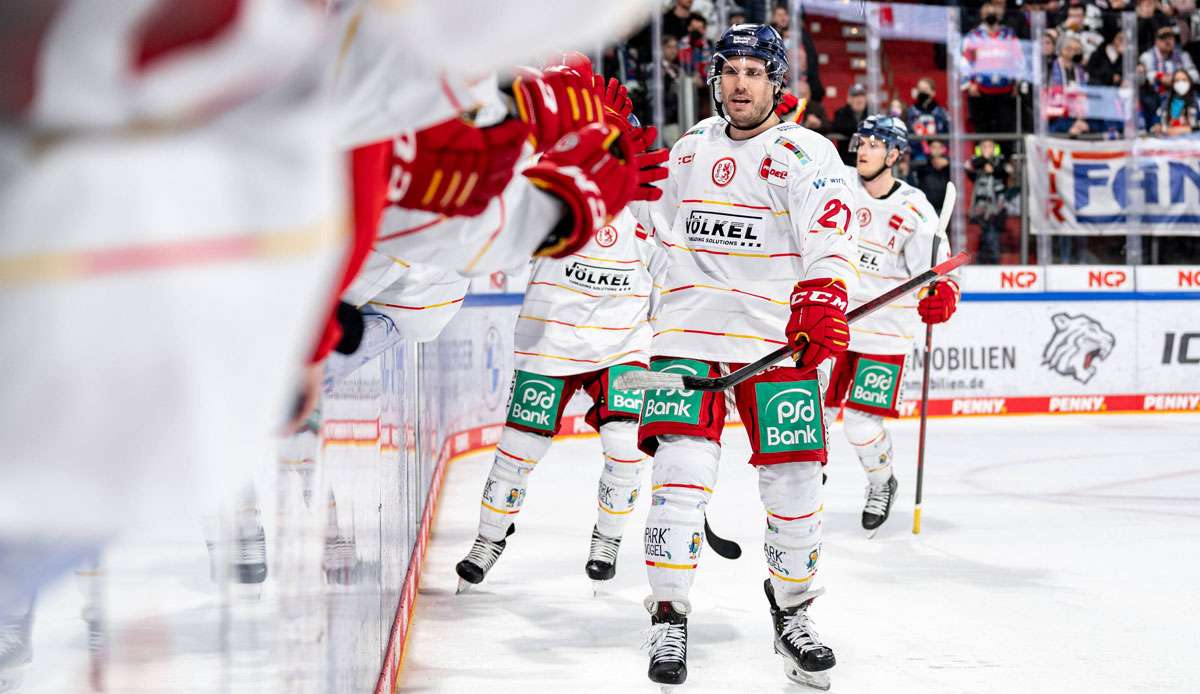 Die Düsseldorfer EG ist als letztes Team ins Play-off-Viertelfinale der Deutschen Eishockey Liga (DEL) eingezogen.