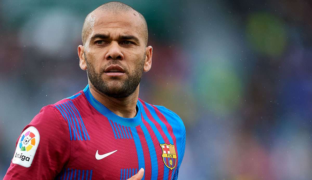 Dani Alves hat einen heißen Tipp für das Management des FC Barcelona.