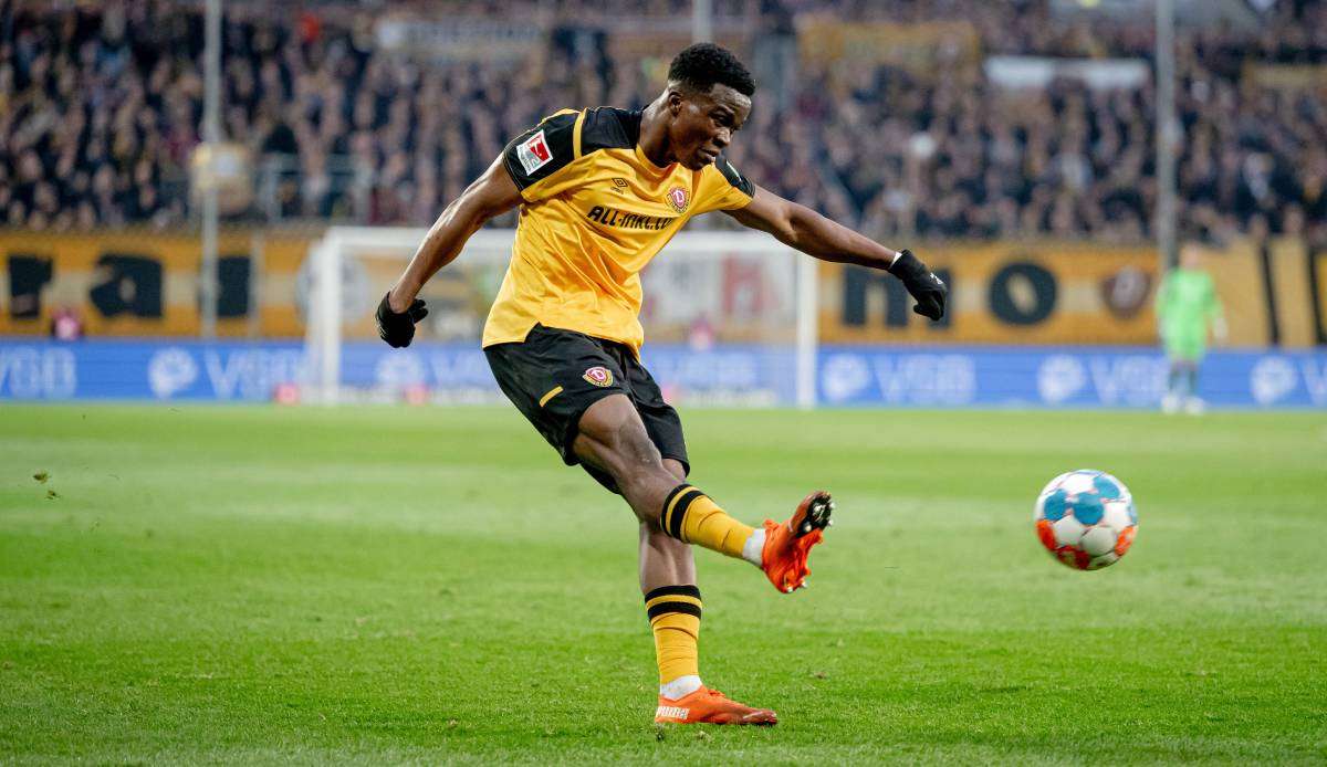 Für Dynamo Dresden (Bild: Michael Akoto) zählt heute gegen Kiel nur ein Sieg.