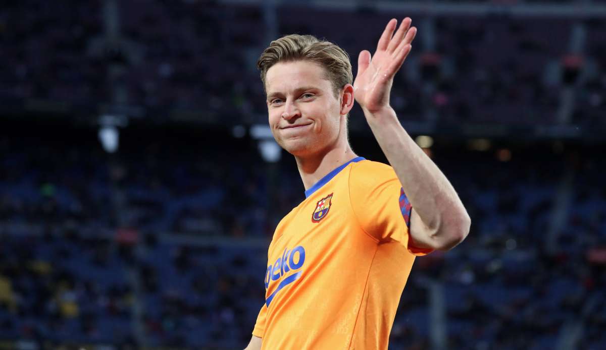 Frenkie de Jong wurde immer wieder mit einem Abschied vom FC Barcelona in Verbindung gebracht. Der FC Bayern München oder auch Manchester United galten lange als mögliche Abnehmer. Barca-Trainer Xavi hält davon aber mal so gar nichts.