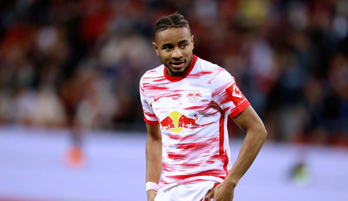 RB Leipzig möchte Christopher Nkunku unbedingt über den Sommer hinaus behalten. Doch laut L'Equipe soll sich der Franzose nun für einen Wechsel entschieden haben. RB soll allerdings eine Summe jenseits der 100 Millionen Euro für Nkunku fordern.