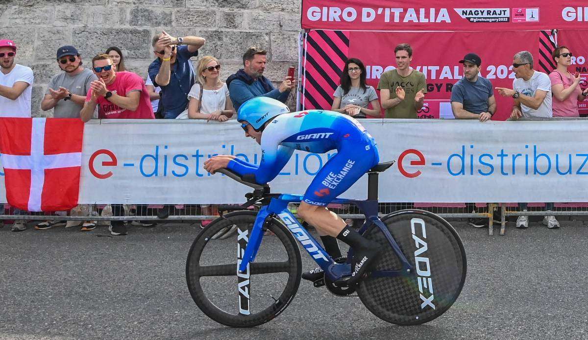 Der Brite Simon Yates gewann das erste Zeitfahren beim diesjährigen Giro d'Italia.