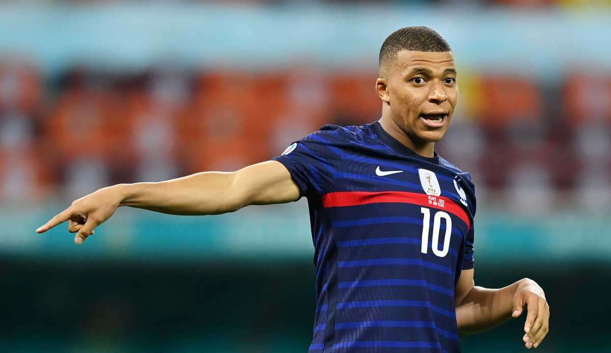 Kylian Mbappe trifft mit der französischen Nationalmannschaft auf Dänemark.