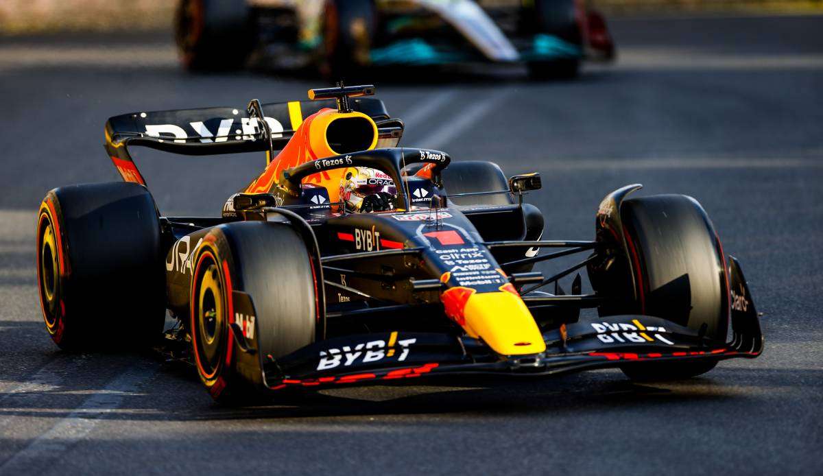 Red Bull-Pilot Max Verstappen und sein Teamkollege Sergio Perez liefern sich mit Ferrari-Pilot Charles Leclerc einen engen Kampf um die WM.