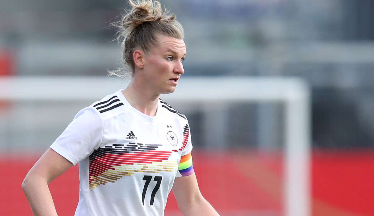 Alexandra Popp sieht den DFB in Sachen Equal Pay auf einem guten Weg.