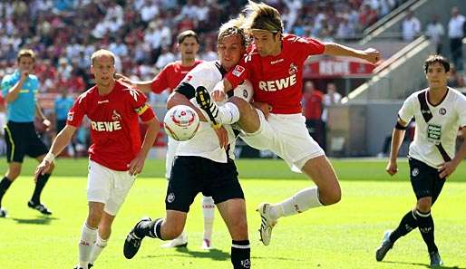 Martin Lanig im Zweikampf mit Martin Amedick. Köln stand in der Defensive lange Zeit sehr gut