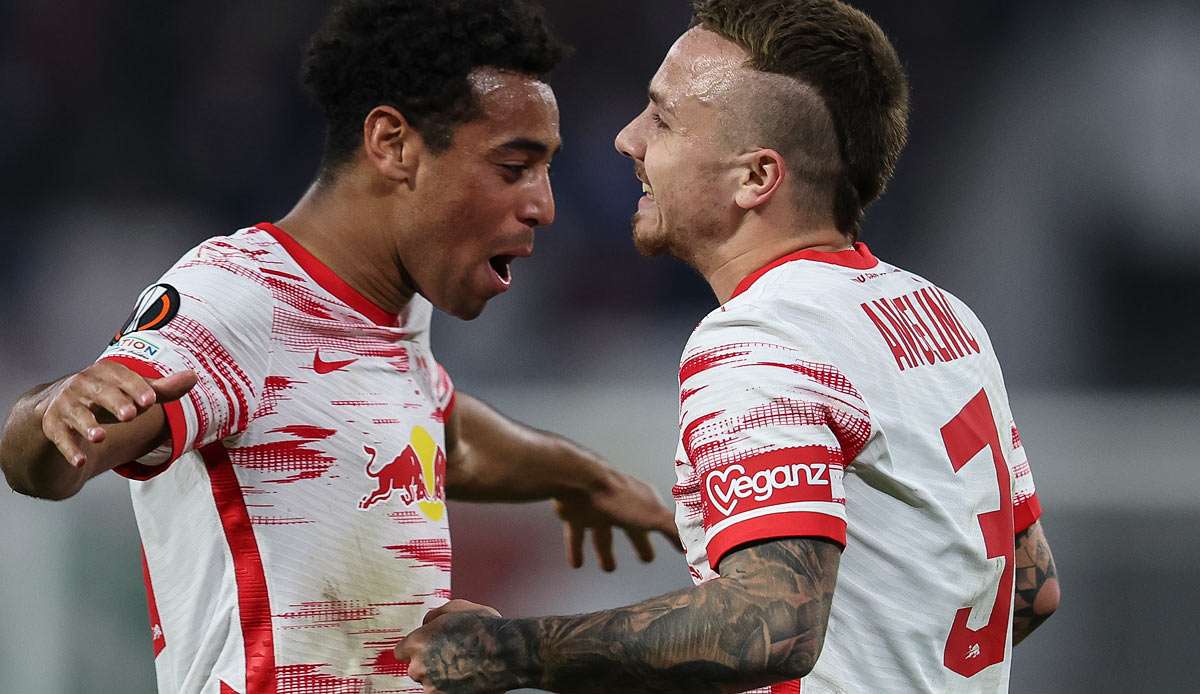 Tyler Adams (l. mit Angelino) gewann im Mai mit RB Leipzig den DFB-Pokal.