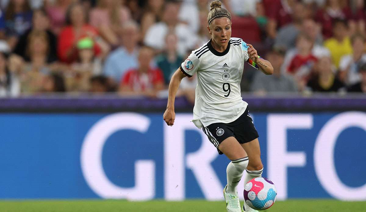 Deutschland hat das erste Gruppenspiel der Frauen EM gegen Dänemark 4:0 gewonnen.