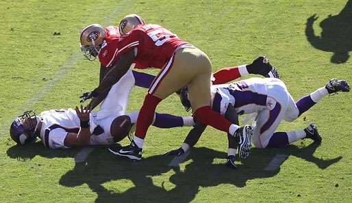 Die 49ers-Defense setzte Brett Favre gewaltig unter Druck 