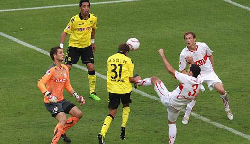 Das 0:3: Nach Ulreichs und Niedermeiers Fehler köpft Dortmund Götze unbedrängt ins leere Tor