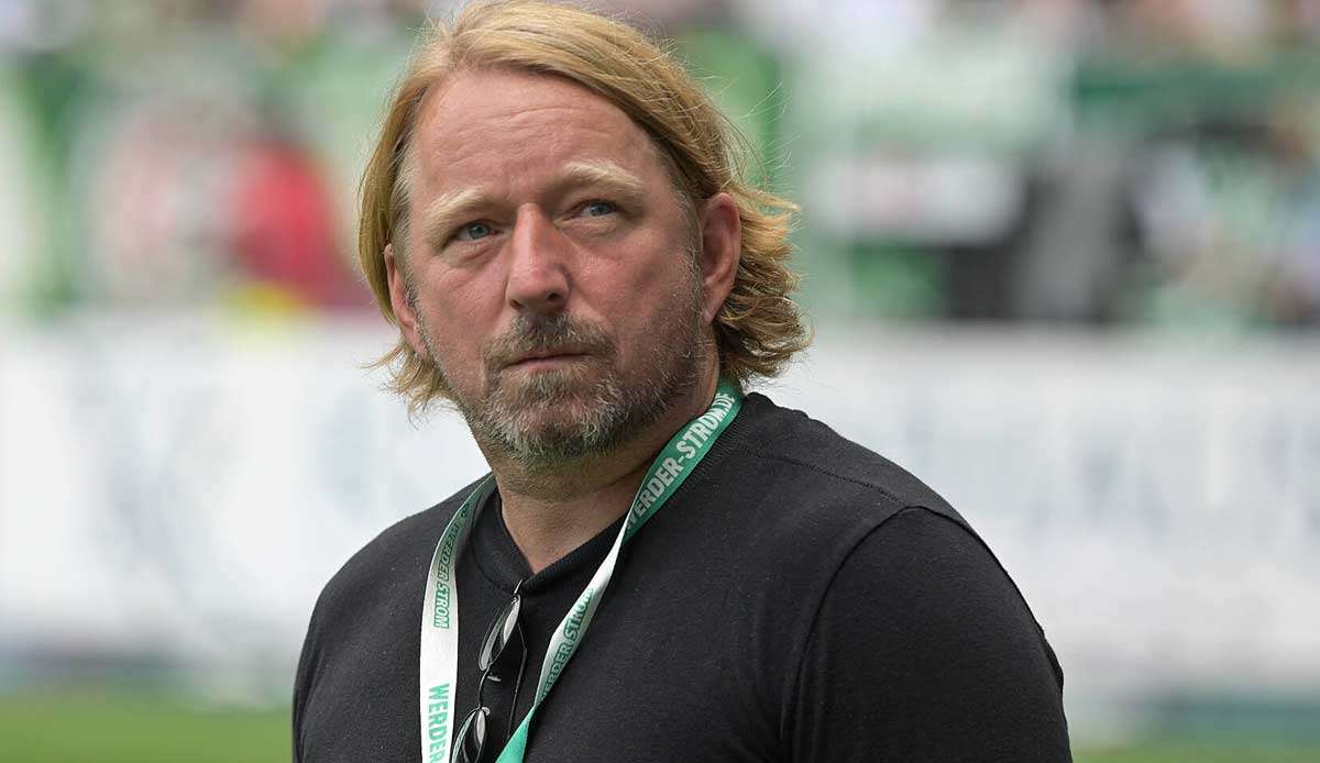 Sven Mislintat reagierte verärgert auf ein Fan-Banner in Bremen.