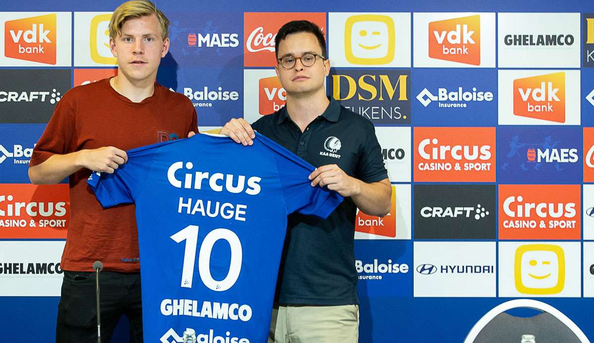 Jens Petter Hauge (l.) wurde offiziell als Neuzugang bei KAA Gent vorgestellt.