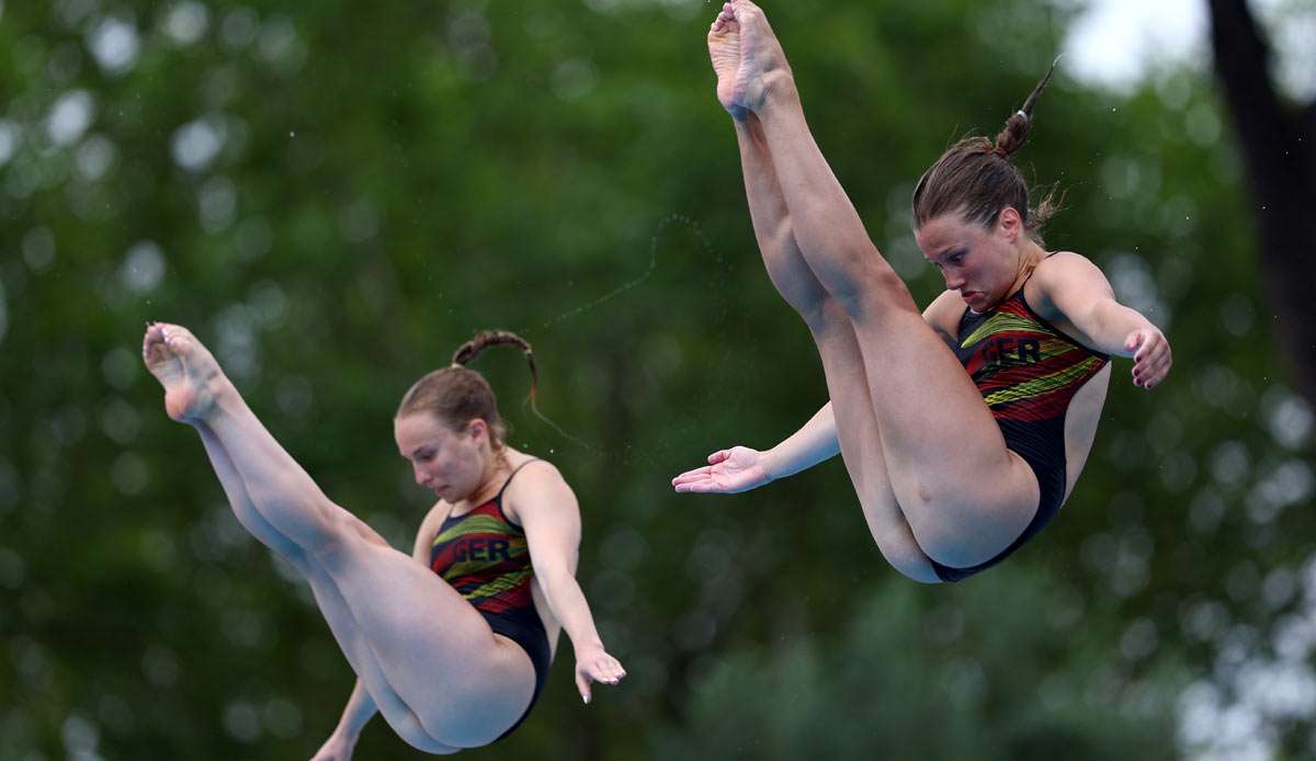 Lena Hentschel (l.) und Tina Punzel gewannen in Rom Gold im Synchronspringen vom 3-m-Brett.