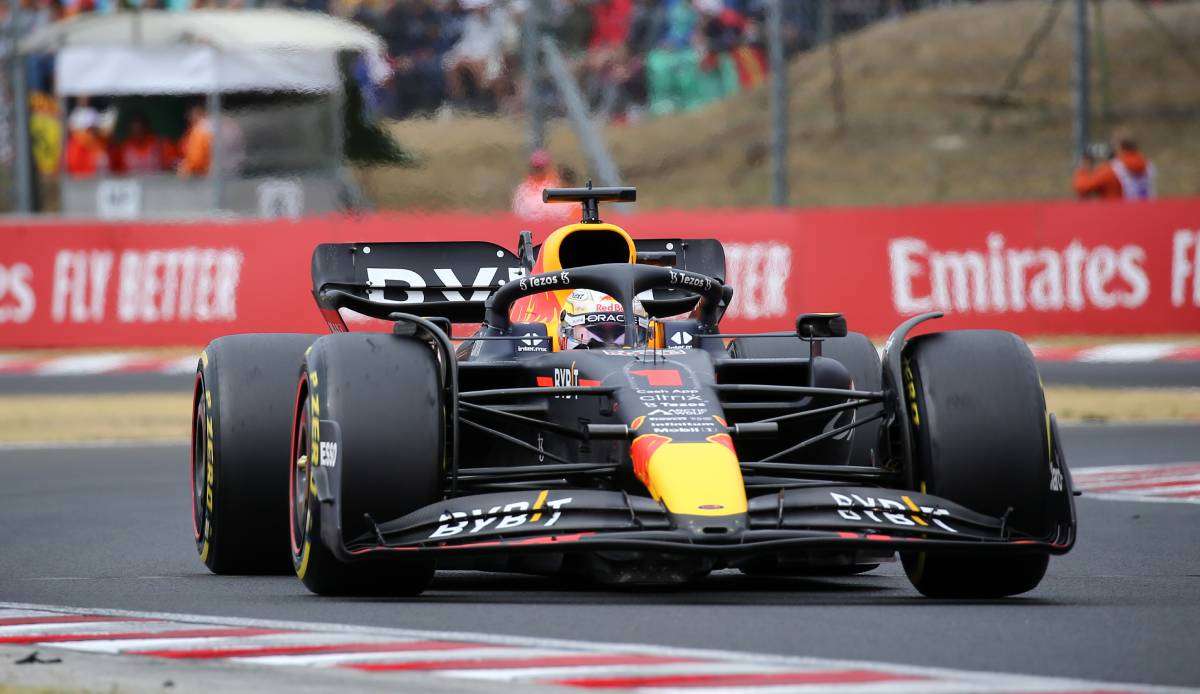 Max Verstappen führt aktuell in der Fahrerwertung der Formel 1. In einem kuriosen Rennen gewann er schon im vergangenen Jahr den GP von Spa.