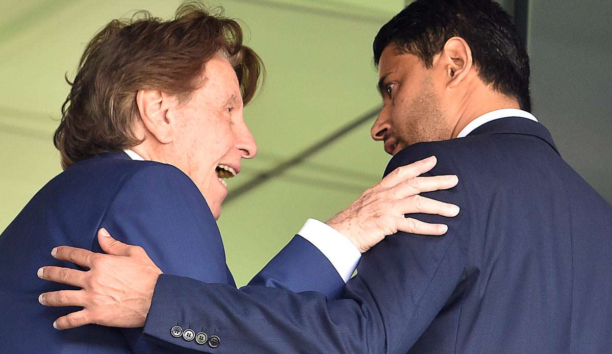 2017 anlässlich der Neymar-Präsentation in Paris: Star-Agent Pini Zahavi (l.) und PSG-Boss Nasser Al-Khelaifi haben gut lachen.