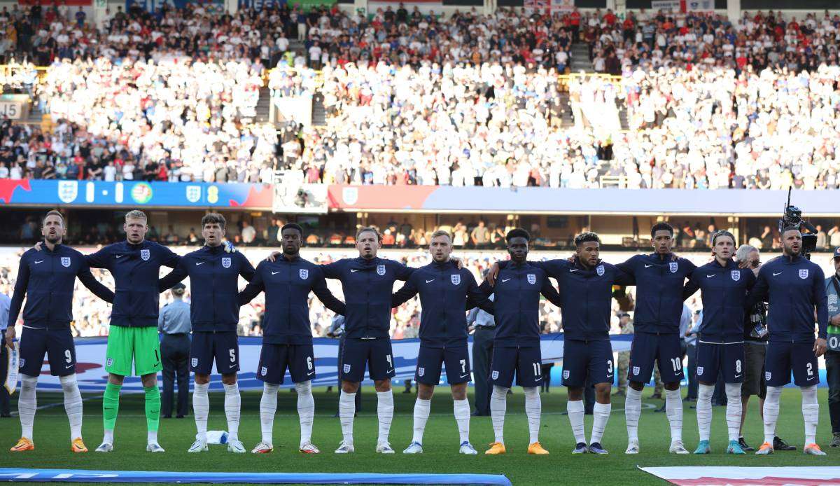 "God save the King" lautete die Nationalhymne für die Englische Fußballnationalmannschaft.
