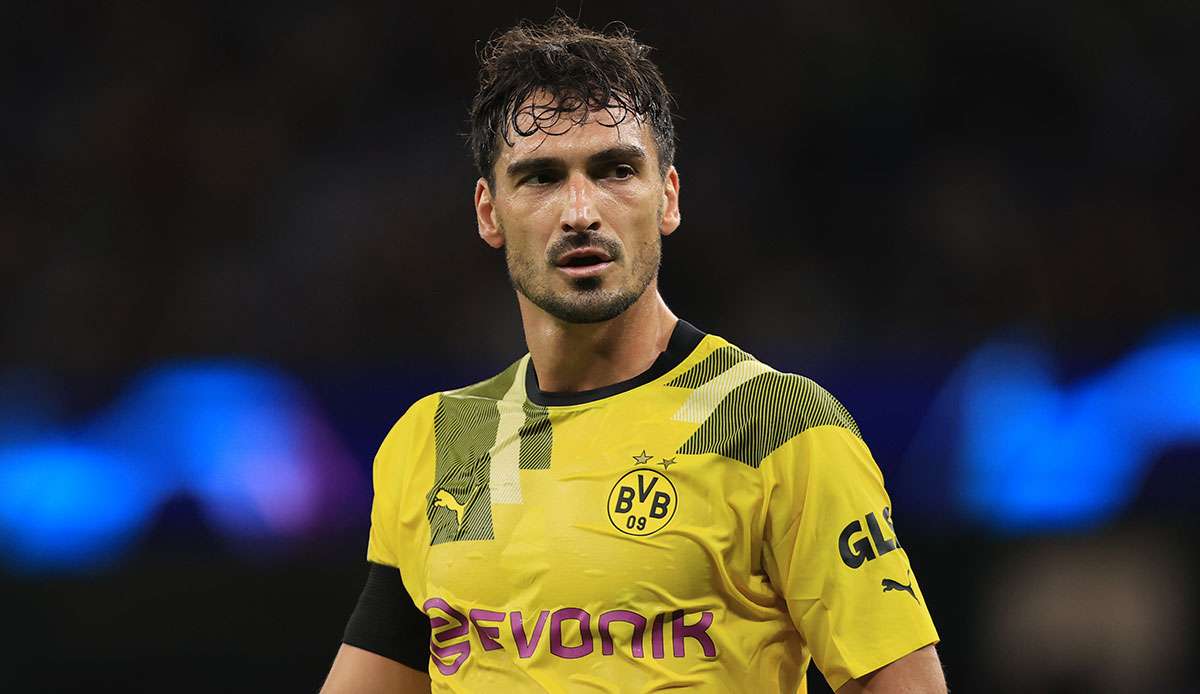 Borussia Dortmunds Mats Hummels hat Berichte über seine vermeintlich persönliche Kritik an den Teamkollegen Marco Reus und Emre Can scharf zurückgewiesen.