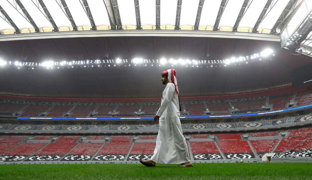 Das Eröffnungsspiel findet im Al-bayt-Stadion statt.