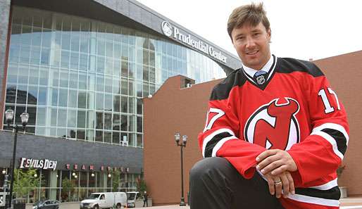 Ilya Kovalchuk vor seiner alten und neuen Heimat, dem Prudential Center in Newark