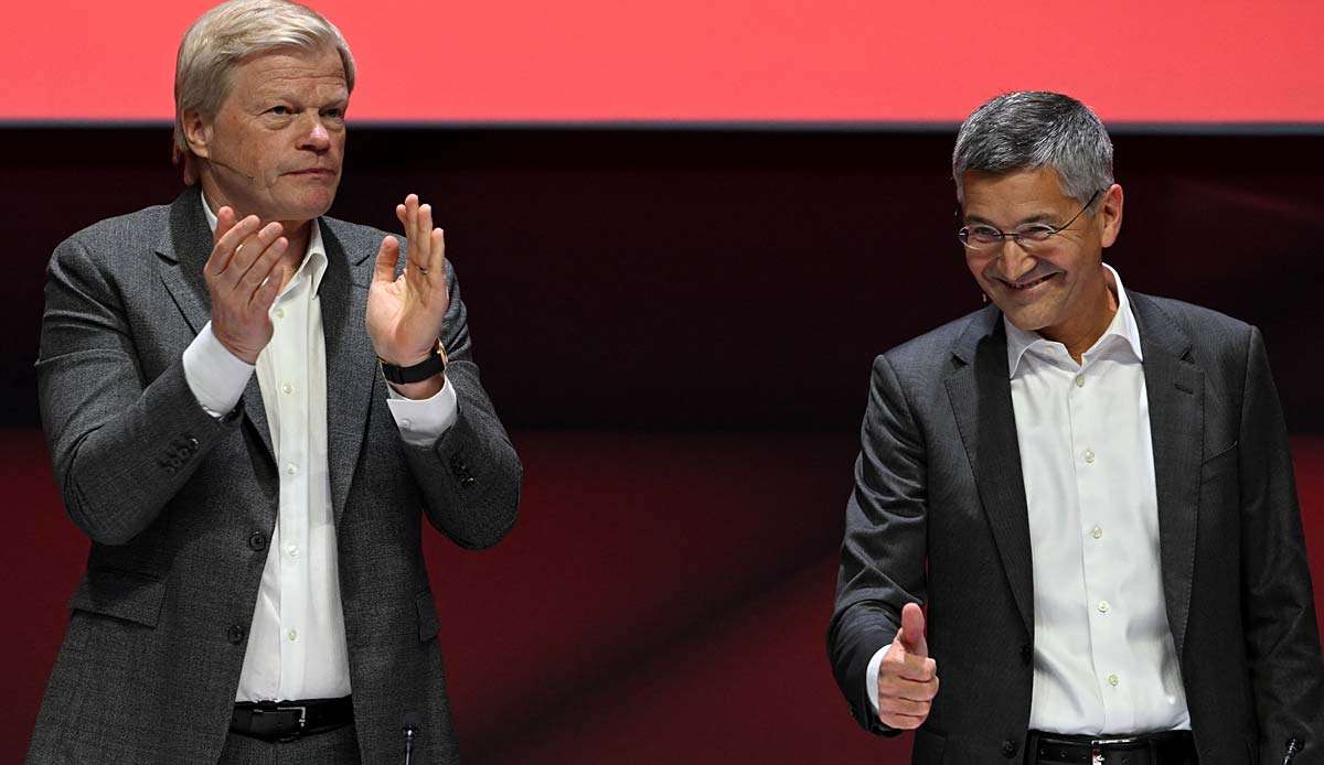 Oliver Kahn (l.) und Herbert Hainer bei der Jahreshauptversammlung des FC Bayern am Samstag in München.